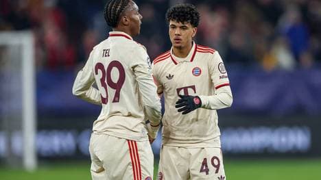 Adam Aznou (r.) steht vor einem Abgang vom FC Bayern
