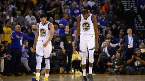 Den Golden State Warriors um Kevin Durant (r.) fehlt nicht nur Star-Point-Guard Stephen Curry