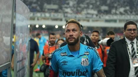 Neymar ließ sich nach dem Pokalspiel zu üblen Gesten provozieren 