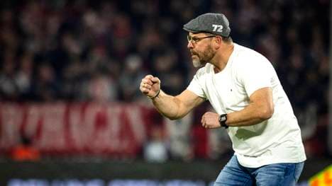 Steffen Baumgart jubelt mit dem HSV