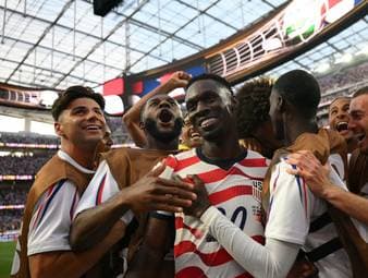 USA spielt Paraguay an die Wand