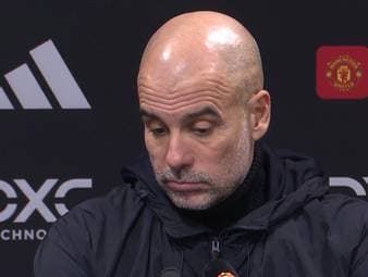 Pep Guardiola verliert das Stadtderby gegen die Red Devils klar. Nach der Niederlage zeigt sich der spanische Coach schwer geschlagen. 