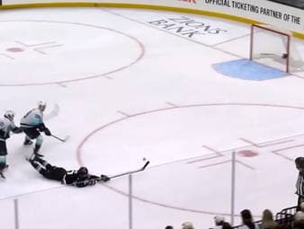 Deutsches Duell in der NHL: Utahs JJ Peterka empfängt Philipp Grubauer und dessen Seattle Kraken. In einem spannenden Duell ist es ausgerechnet Peterka, der artistisch den Deckel draufmacht.