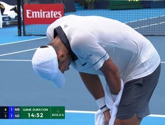 Novak Djokovic verliert trotz gewonnenem ersten Satz wegen großer körperlicher Probleme in der Hitze mit 6:2, 4:6, 4:6 gegen den Argentinier Thiago Agustín Tirante und erlebt damit einen bitteren letzten Härtetest vor den US Open.