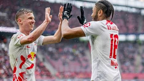 Dani Olmo (l.) bleibt bei RB Leipzig