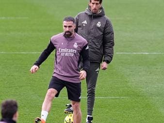 Nach langer Knieverletzung trainiert Reals Kapitän Dani Carvajal wieder mit der Mannschaft. Im Ligaspiel gegen Real Betis oder im Halbfinale der Supercopa könnte der sechsmalige Champions-League-Sieger wieder im Kader der Königlichen stehen.