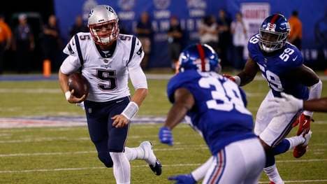 Danny Etling (l.) muss die New England Patriots verlassen