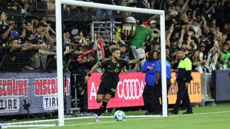 Denis Bouanga nach seinem dritten Treffer