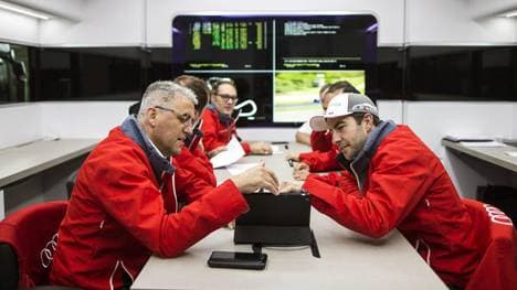 Phoenix-Teamchef Ernst Moser gibt einen Einblick in seinen Arbeitsalltag