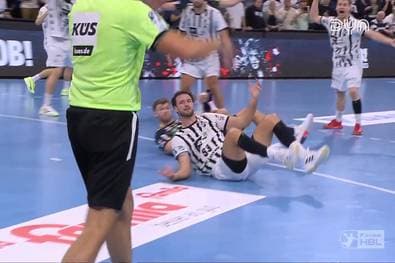 Topspiel-Krimi! In der letzten Szene muss der Videobeweis her