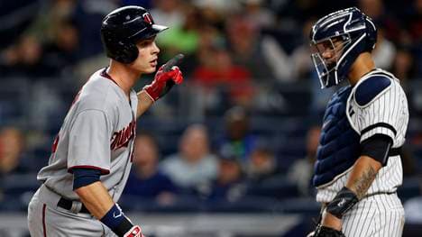 Max Kepler (l.) gelang im Spiel gegen die New York Yankees ein Homerun