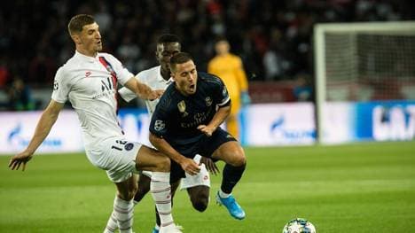 Thomas Meunier (l.) im Zweikampf gegen Eden Hazard