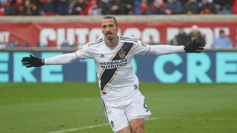 Los Angeles Galaxy v Chicago Fire