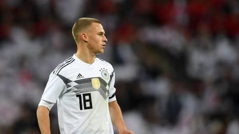 Joshua Kimmich sitzt erstmals seit 24 Länderspielen mal wieder beim DFB-Team nur auf der Bank