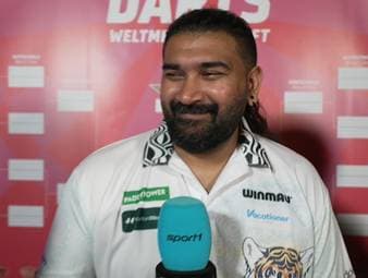 Nitin Kumar ist der erste Inder, der je bei einer Darts-Weltmeisterschaft eine Partie gewinnen konnte. Seitdem prasselt ein regelrechter Nachrichten-Regen auf den Underdog ein. 