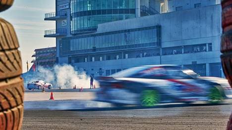 Beim SPORT1 Trackday auf dem Nürburgring sind Querfahren und qualmende Reifen Trumpf
