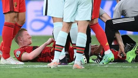 Kevin De Bruyne verletzte sich kurz vor der Pause - und wurde nach wenigen in Hälfte 2 ausgewechselt