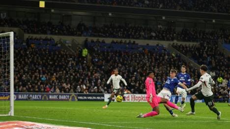 Alejandro Garnacho (r.)  erzielt das 1:0