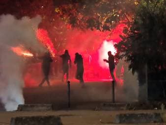 Paris befindet sich nach dem Finaleinzug in der Champions League im Ausnahmezustand. Bei Ausschreitungen werden mehrere Menschen verletzt.