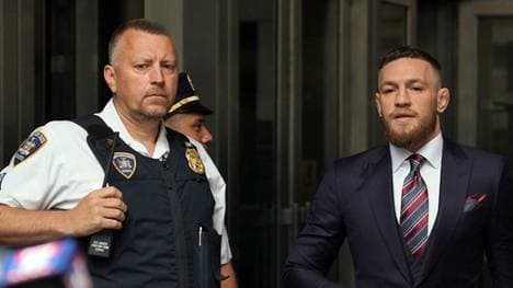 Conor McGregor (r.) ist erneut in den Fokus der Justiz geraten