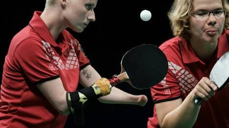 Juliane Wolf (r.) erleidet Herzmuskelentzündung