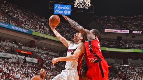 Goran Dragic (l.) war von Toronto kaum zu stoppen