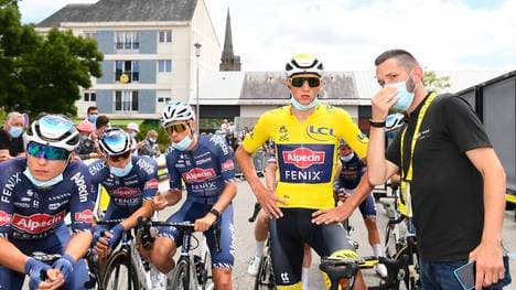 Das Peloton der Tour de France verzögert aus Protest die 4. Etappe