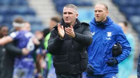 Ryan Lowe ist nach dem ersten Spieltag der Saison 24/25 zurückgetreten 