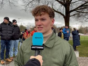 Während des öffentlichen Trainings blicken die Bayern-Fans auf das bevorstehende Champions League-Viertelfinale gegen Real Madrid und äußern sich zur Torhüter-Debatte zwischen Neuer und Urbig. 