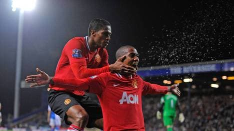Antonio Valencia (r., mit Ashley Young) feierte mit ManUnited große Erfolge