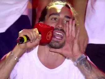 Marc Cucurella wird bei der EM 2024 zur Hassfigur der deutschen Fans. Nach Spaniens Titelgewinn gegen England hat er eine Botschaft für seine Kritiker - und sorgt bei den Feierlichkeiten mit seinem eigenen Song für Aufsehen.