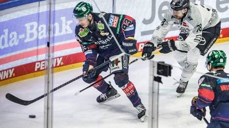 Leo Pföderl (l.) traf zur Berliner Führung