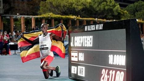 Joshua Cheptegei stellte in Valencia einen neuen Weltrekord über 10.000 Meter auf