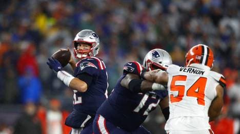 FOXBOROUGH, MASSACHUSETTS - OCTOBER 27: Tom Brady #12 of the New England Patriots looks to pass during the third quarter of the game against the Cleveland Browns at Gillette Stadium on October 27, 2019 in Foxborough, Massachusetts. (Photo by Omar Rawlings/Getty Images)