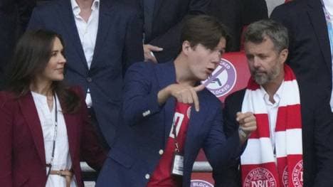 Das dänische Kronprinzenpaar und Prinz Christian (m.) 