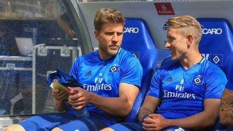 Sven Schipplock (l.) und Lewis Holtby (r.) beim HSV in der Saison 2017/2018