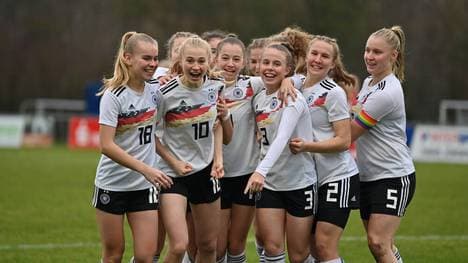Die Deutschen U17-Juniorinnen lösen das EM-Ticket nach einem dramatischen Comeback-Sieg gegen Österreich