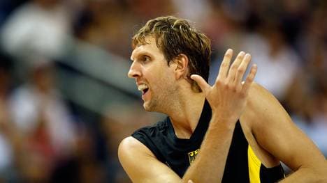 Dirk Nowitzki meckert
