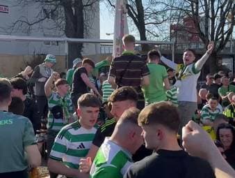 Trotz 1:4-Niederlage im Hinspiel sind einige Celtic-Fans nach Stuttgart gereist und stimmen sich dort in den Biergärten ein. Anschließend gibt es einen Fanmarsch zum Stadion.