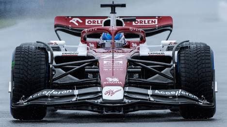 Wechselhafte Bedingungen: Bottas im Training vorne