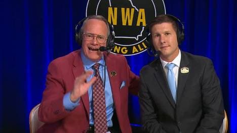 Jim Cornette (l.) handelte sich mit einem fragwürdigen Witz Kritik ein