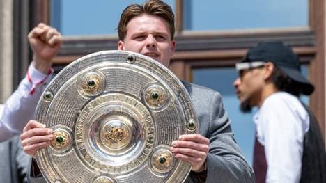 Jonas Urbig ist einer von drei Doppelmeistern der Geschichte