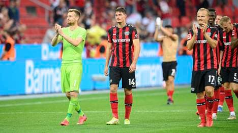 Joel Pohjanpalo (r.) steht vor dem Absprung bei Bayer Leverkusen 