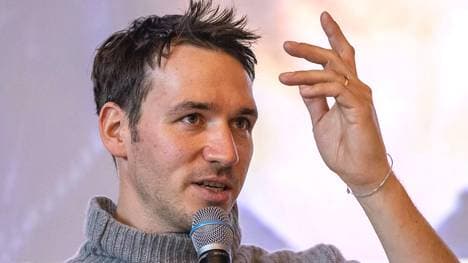 Felix Neureuther ist ein erfolgreicher ehemaliger Skifahrer