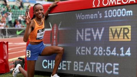 Beatrice Chebet jubelt in Eugene