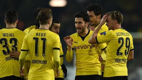 Nuri Sahin (3. v. r.) feierte seine Saisonpremiere für den BVB