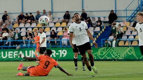 Deutschland hat das Auftaktspiel bei der U-19-Europameisterschaft gegen die Niederlande verloren