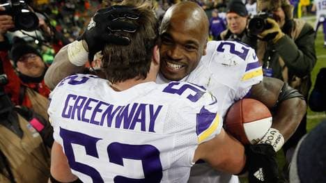Chad Greenway und Adrian Peterson freuen sich über den Divisionstitel