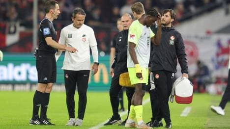 Diskussionen nach dem Flaschenwurf in Düsseldorf