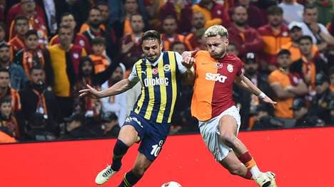 Baris Alper Yilmaz (R) of Galatasaray and Dusan Tadic (L) of Fenerbahce during the Turkish Super League derby match between Galatasaray and Fenerbahce at Rams Park Stadium in Istanbul , Turkey on May 19 ,2024. ( Photo by Seskimphoto ) Galatasaray v Fenerbahce - Turkish Super League 2023 24 PUBLICATIONxNOTxINxTUR